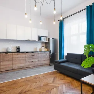 Appartamento Fancy With Lift And A/c, Cracovia
